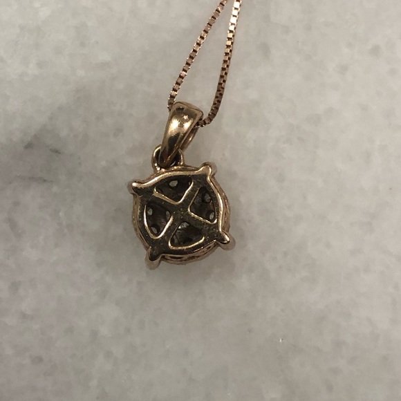 Diamond halo pendant necklace - Picture 4 of 6